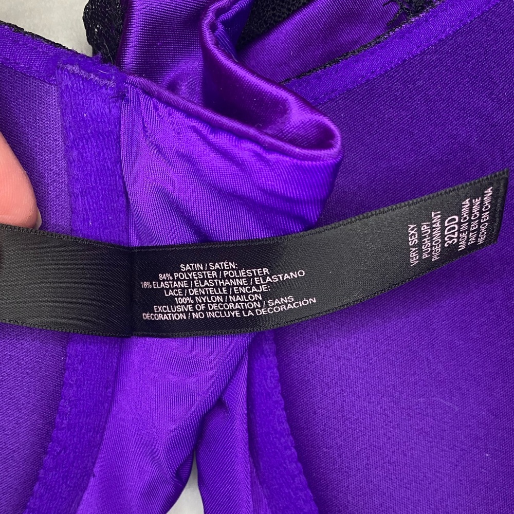 Victoria’s Secret- Very Sexy Push Up Bra - Picture 4 of 5